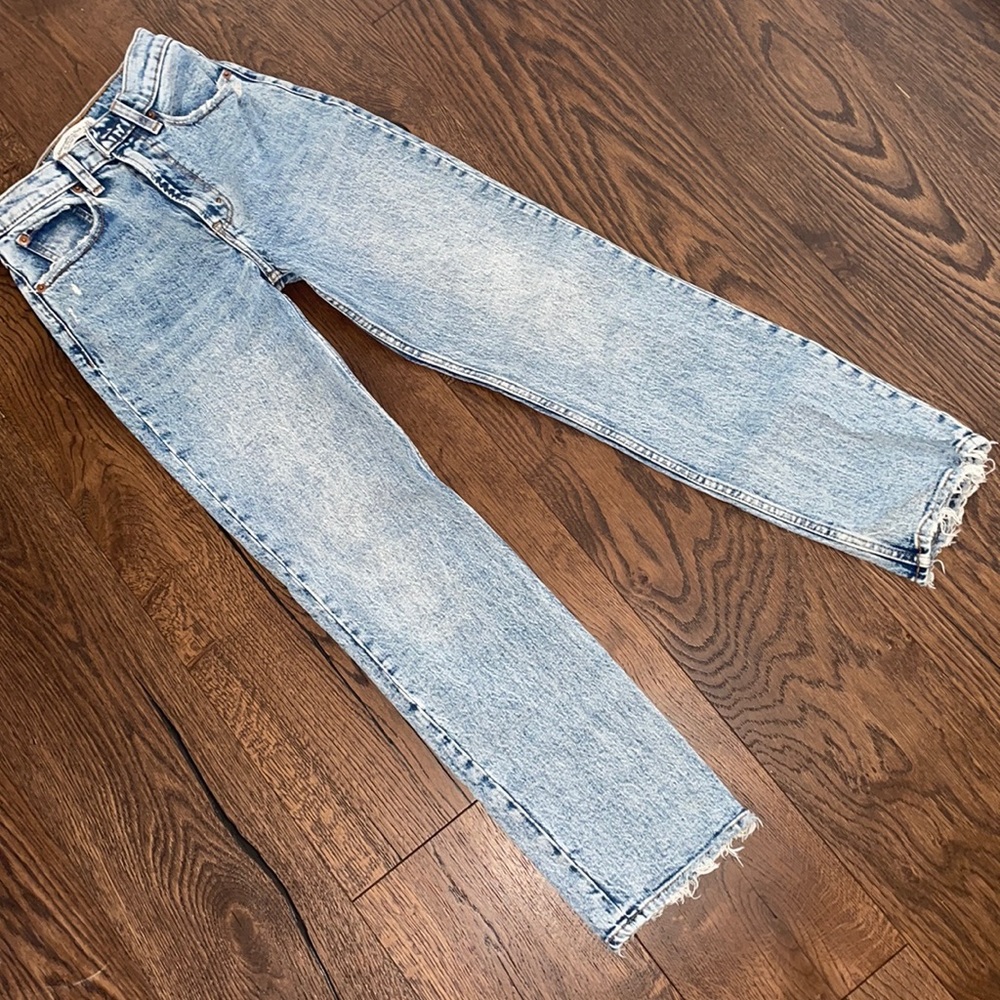 ABERCROMBIE & FITCH- THE 90’s STRAIGHT ULTRA HIGH RISE JEANS